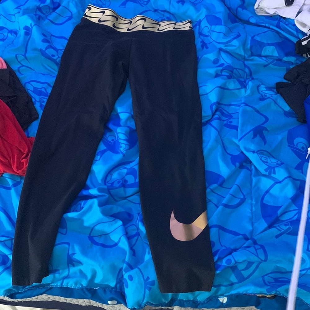 black and gold nike leggings